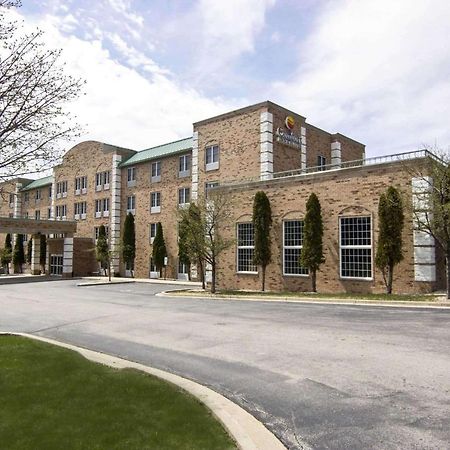 Comfort Inn & Suites Grafton-Cedarburg Bagian luar foto
