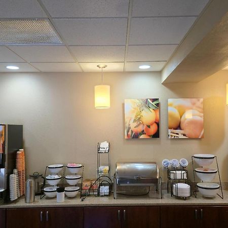 Comfort Inn & Suites Grafton-Cedarburg Bagian luar foto