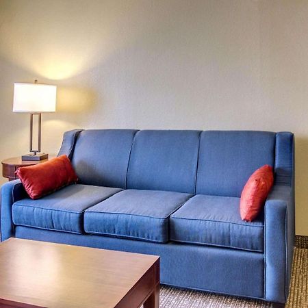 Comfort Inn & Suites Grafton-Cedarburg Bagian luar foto