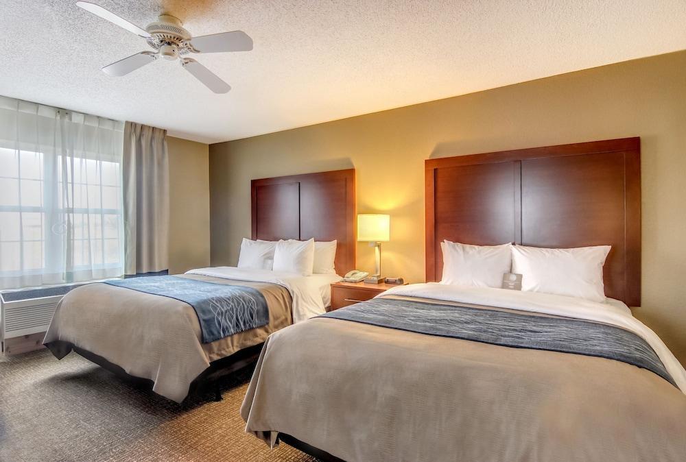 Comfort Inn & Suites Grafton-Cedarburg Bagian luar foto
