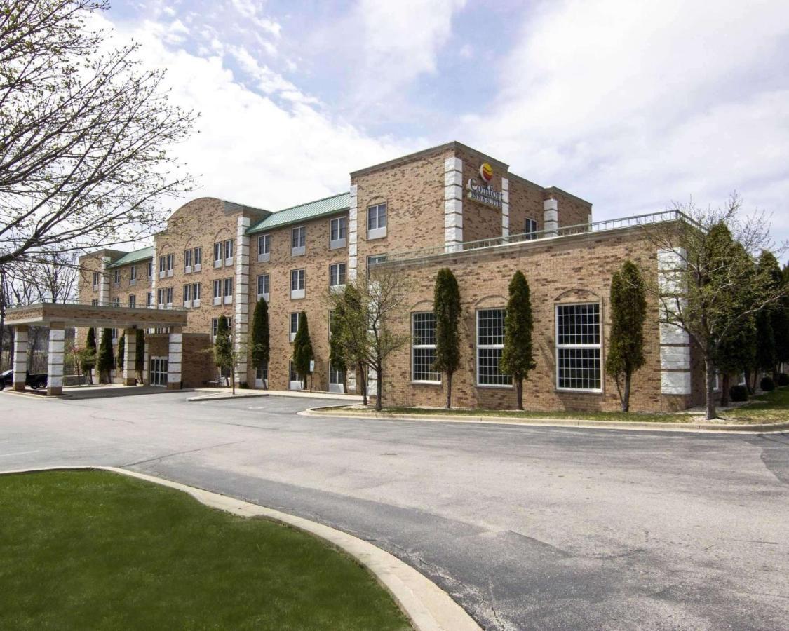 Comfort Inn & Suites Grafton-Cedarburg Bagian luar foto