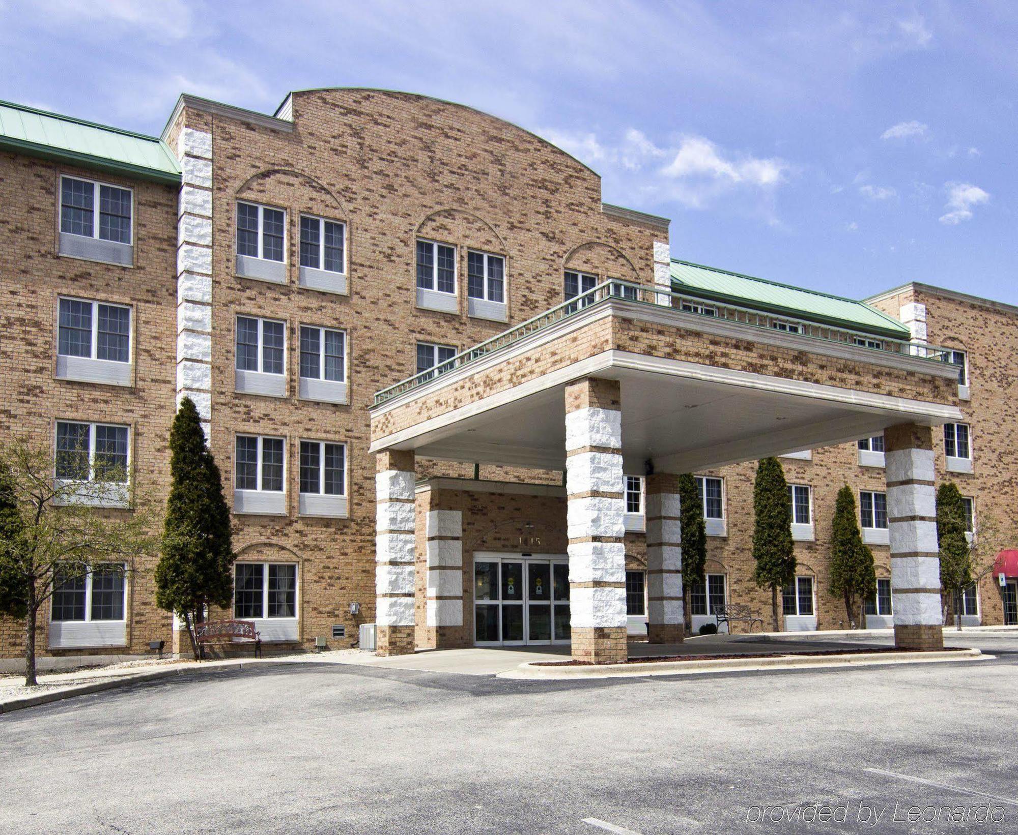 Comfort Inn & Suites Grafton-Cedarburg Bagian luar foto
