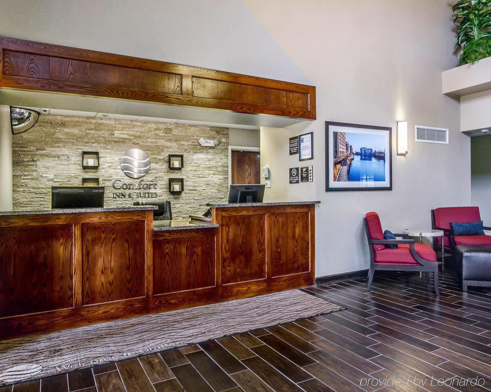 Comfort Inn & Suites Grafton-Cedarburg Bagian luar foto