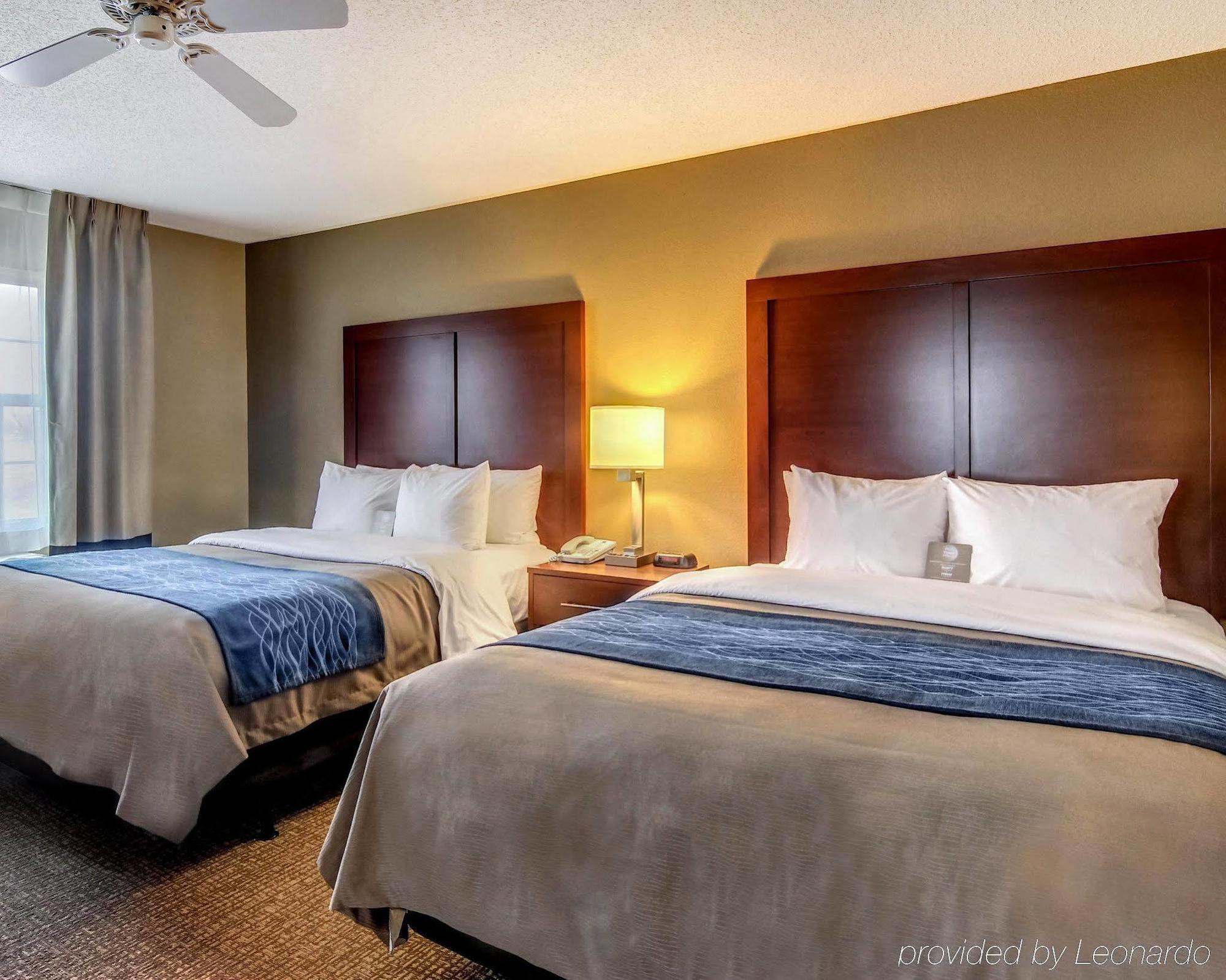 Comfort Inn & Suites Grafton-Cedarburg Bagian luar foto