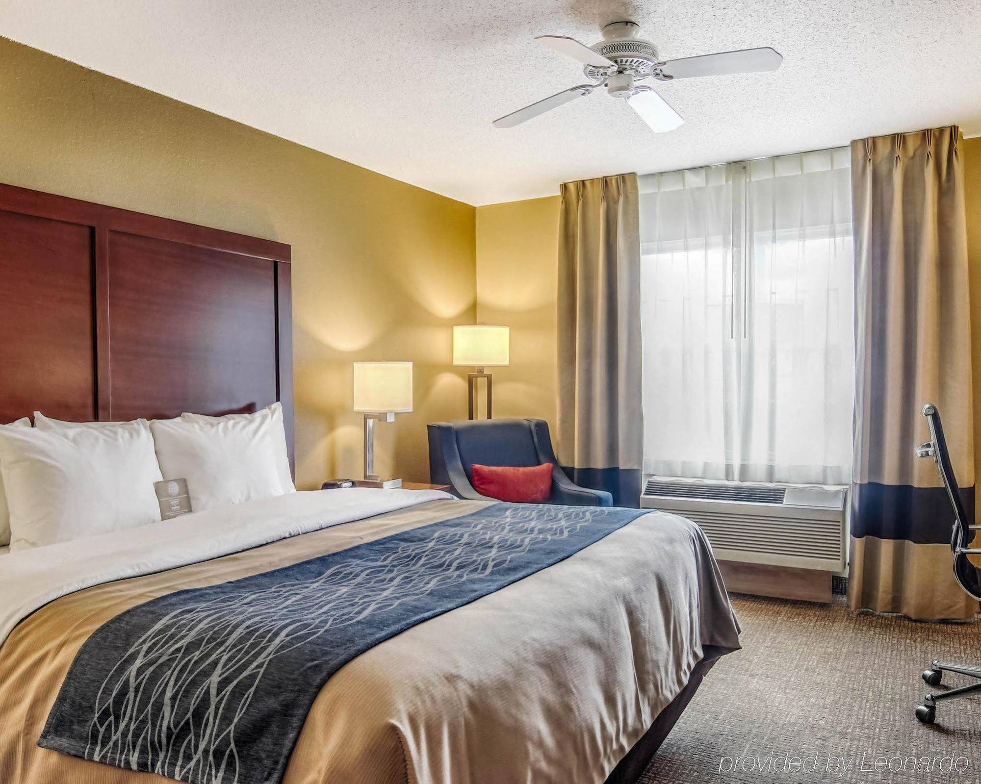 Comfort Inn & Suites Grafton-Cedarburg Bagian luar foto