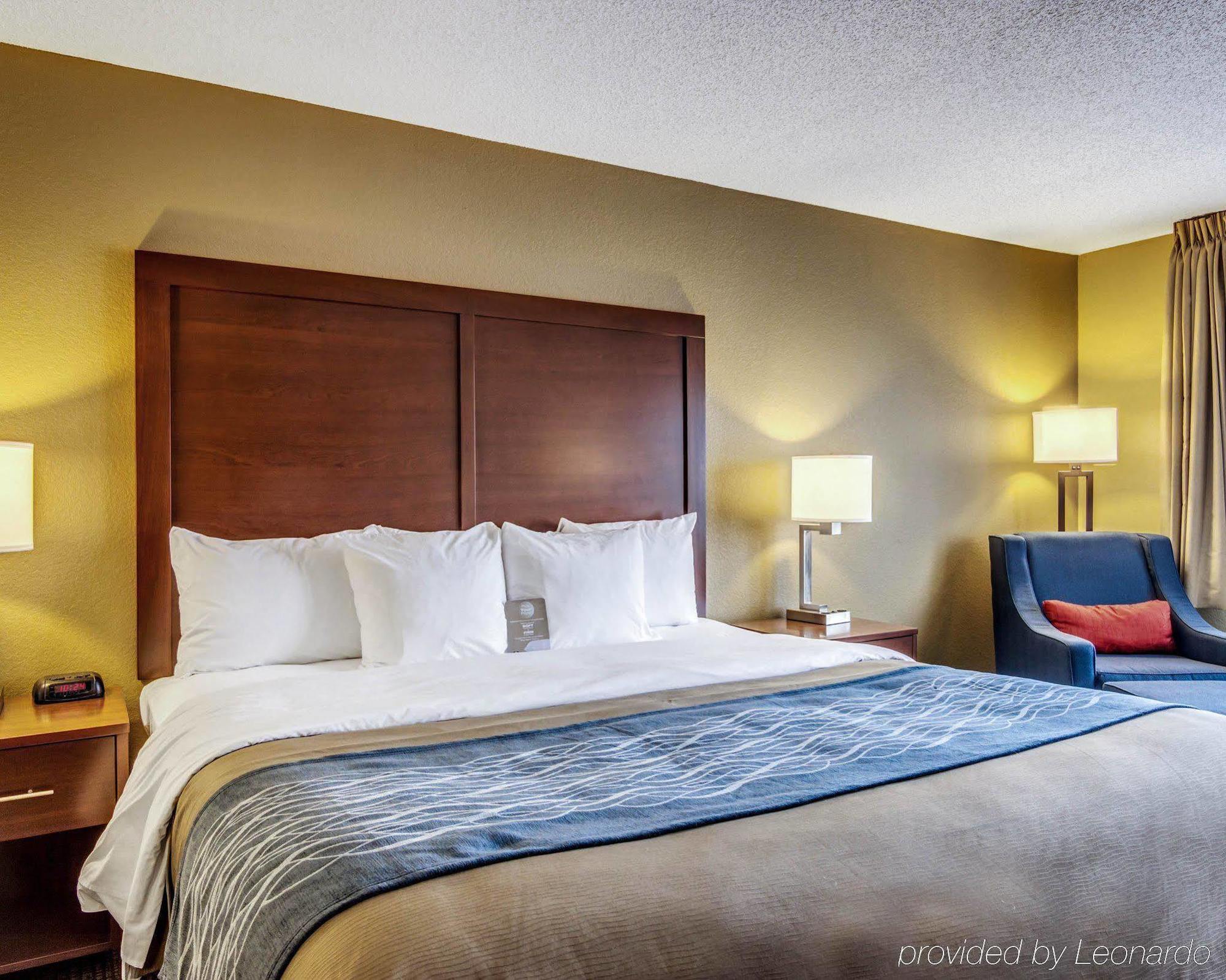 Comfort Inn & Suites Grafton-Cedarburg Bagian luar foto