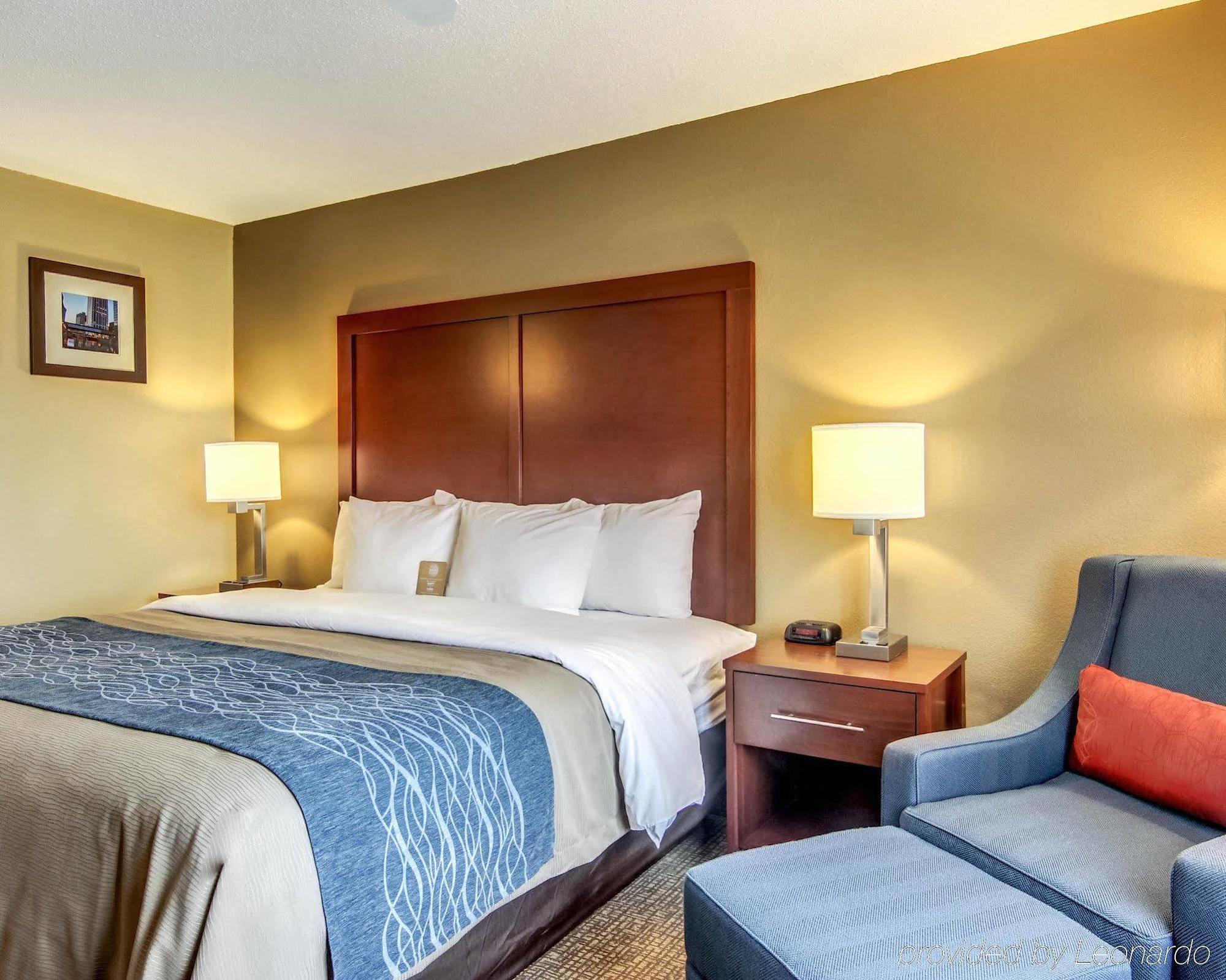Comfort Inn & Suites Grafton-Cedarburg Bagian luar foto