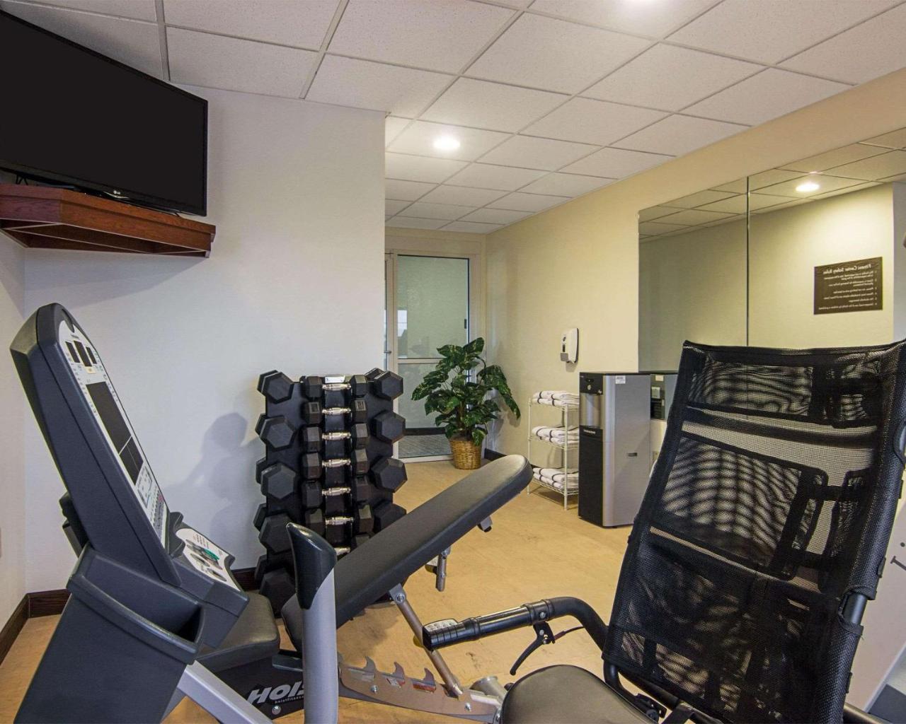 Comfort Inn & Suites Grafton-Cedarburg Bagian luar foto