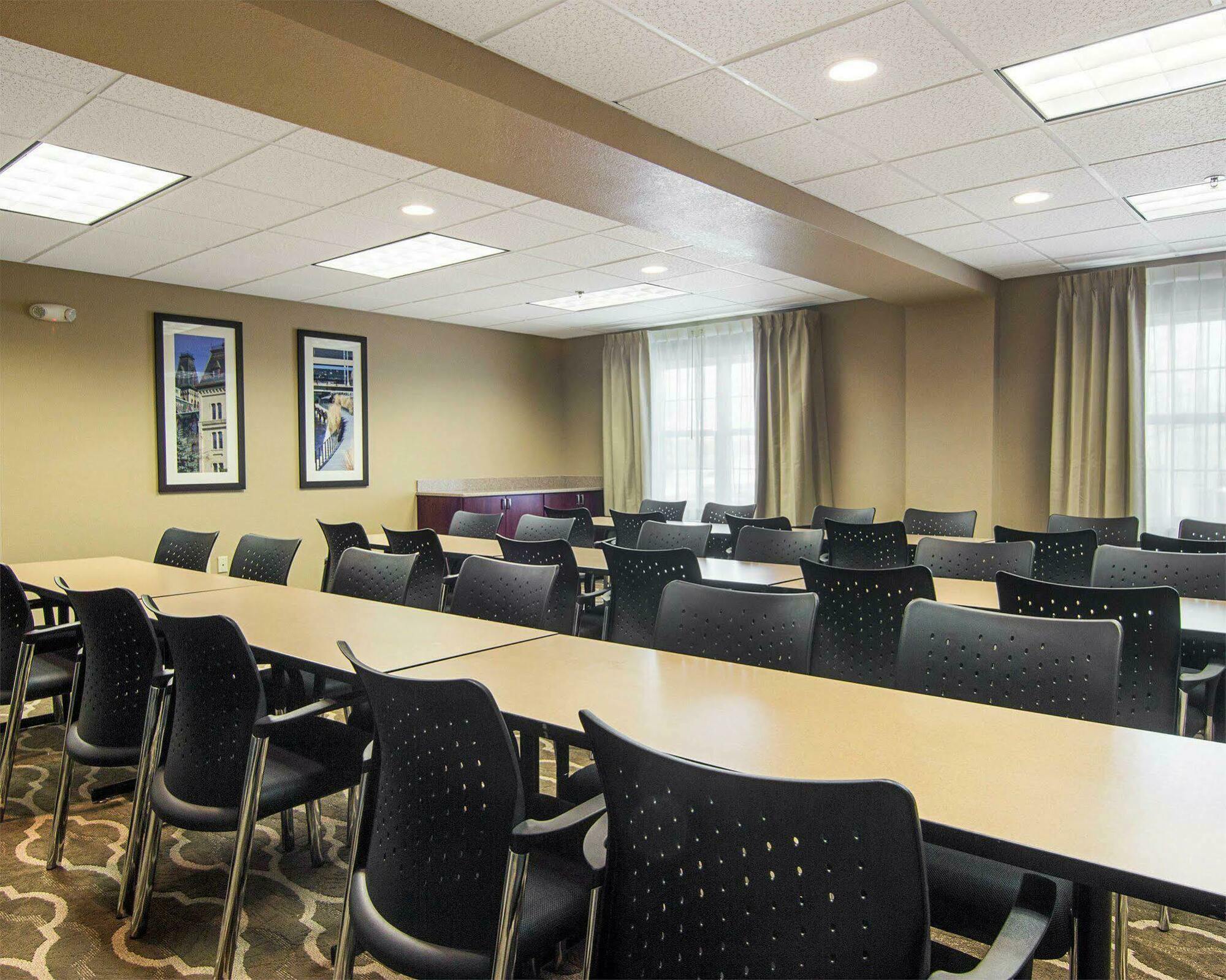Comfort Inn & Suites Grafton-Cedarburg Bagian luar foto