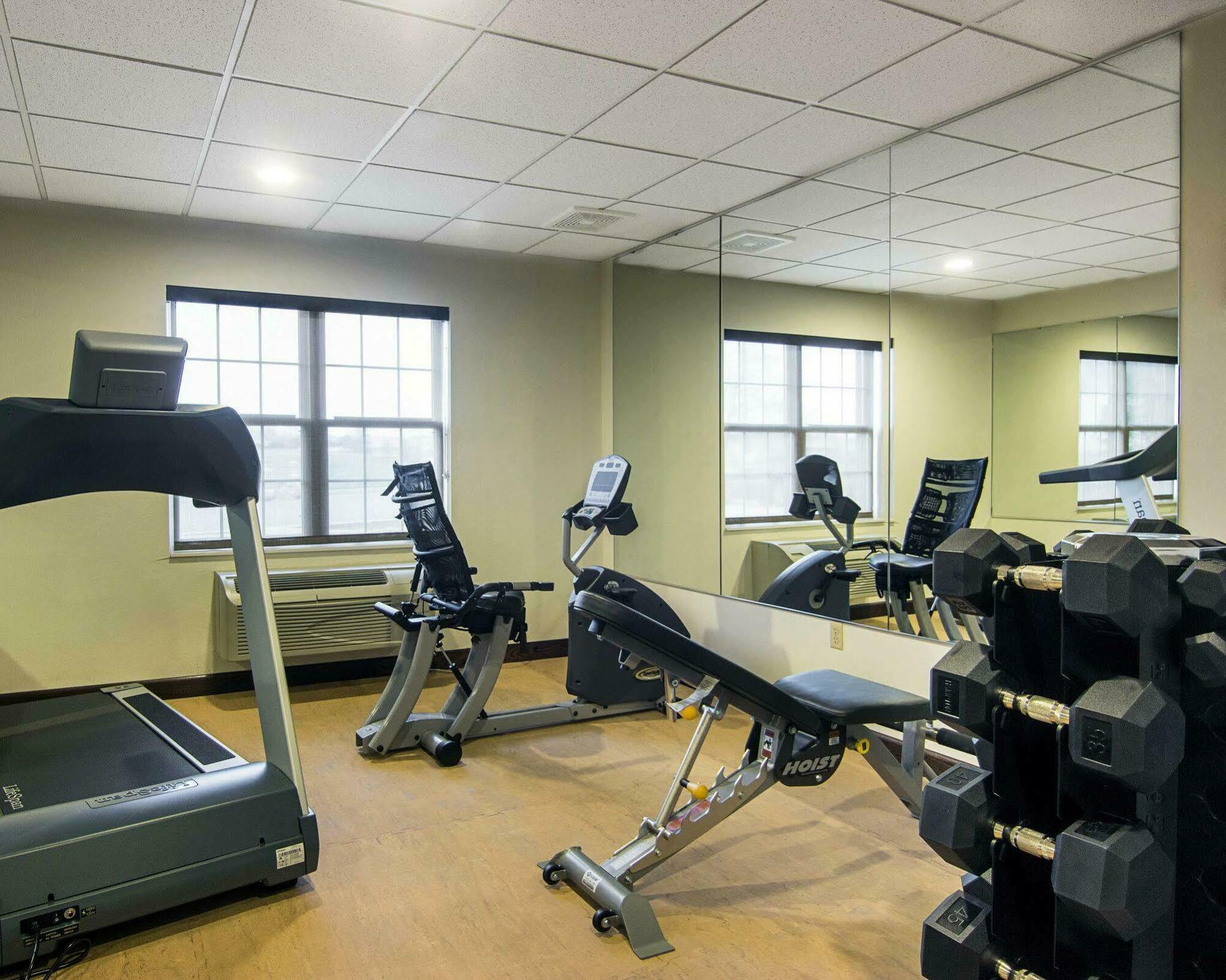 Comfort Inn & Suites Grafton-Cedarburg Bagian luar foto